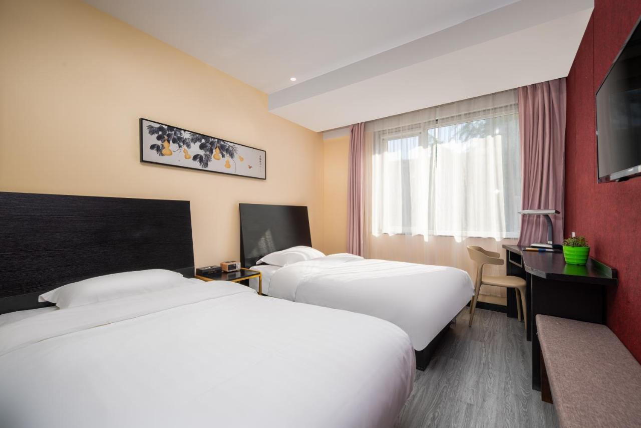 Spring Time Hostel--Nearby Tiananmen Square & Forbidden City & Wangfujing Street & Line 5,6 Subway Nearby,Free Wifi Beijing Eksteriør bilde